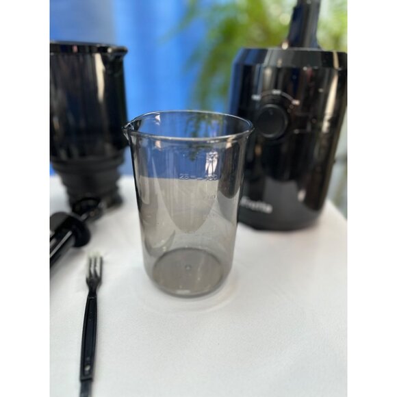 Fretta Self-Feeding Slow Masticating Juicer 1.1L Large Feed Chute BPA-Free Easy - Picture 12 of 13